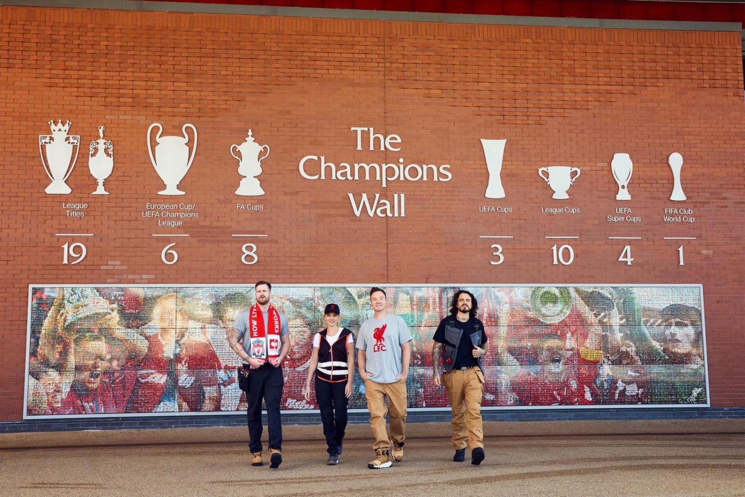 Strauss, einer der weltweit führenden Hersteller von Berufskleidung und Arbeitsschutz, ist ab sofort offizieller Partner des Liverpool Football Club.