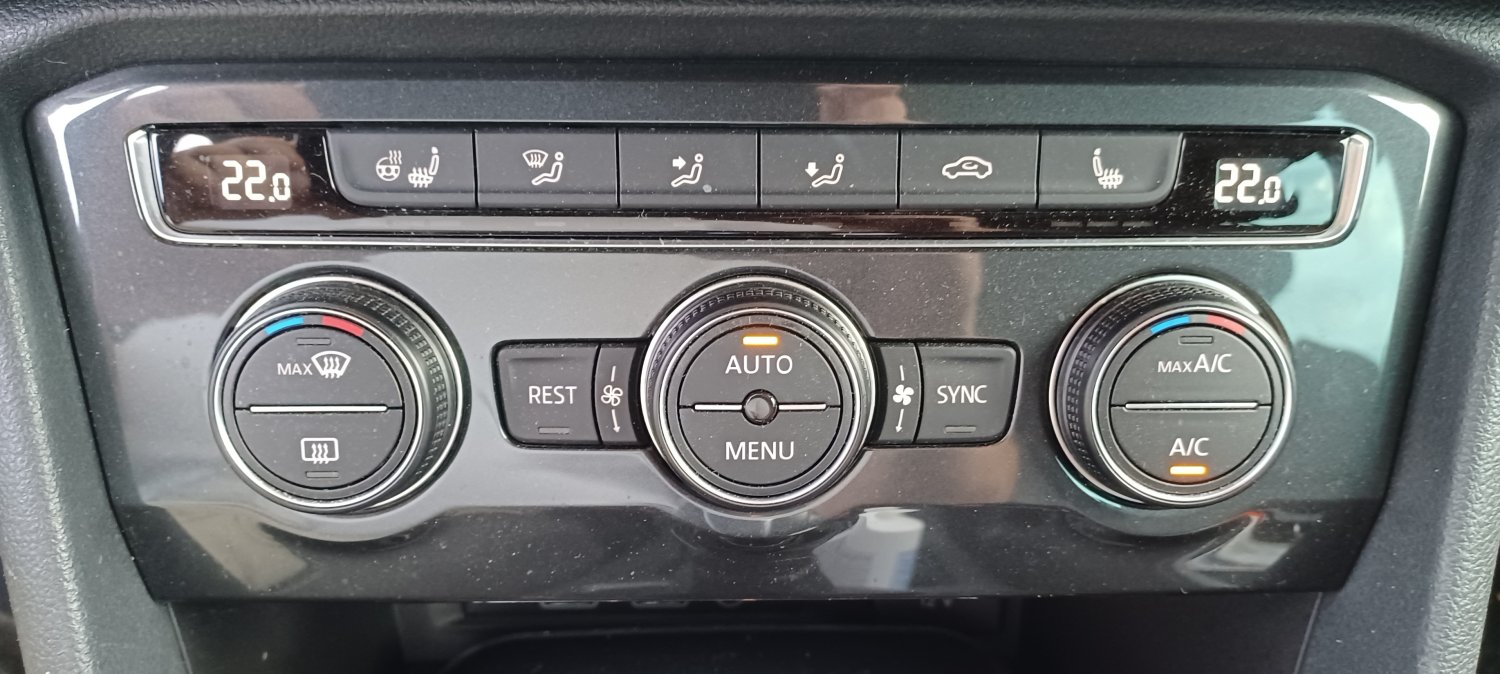 Die Temperatur im Auto sollte maximal sechs Grad kühler sein als die Außentemperatur