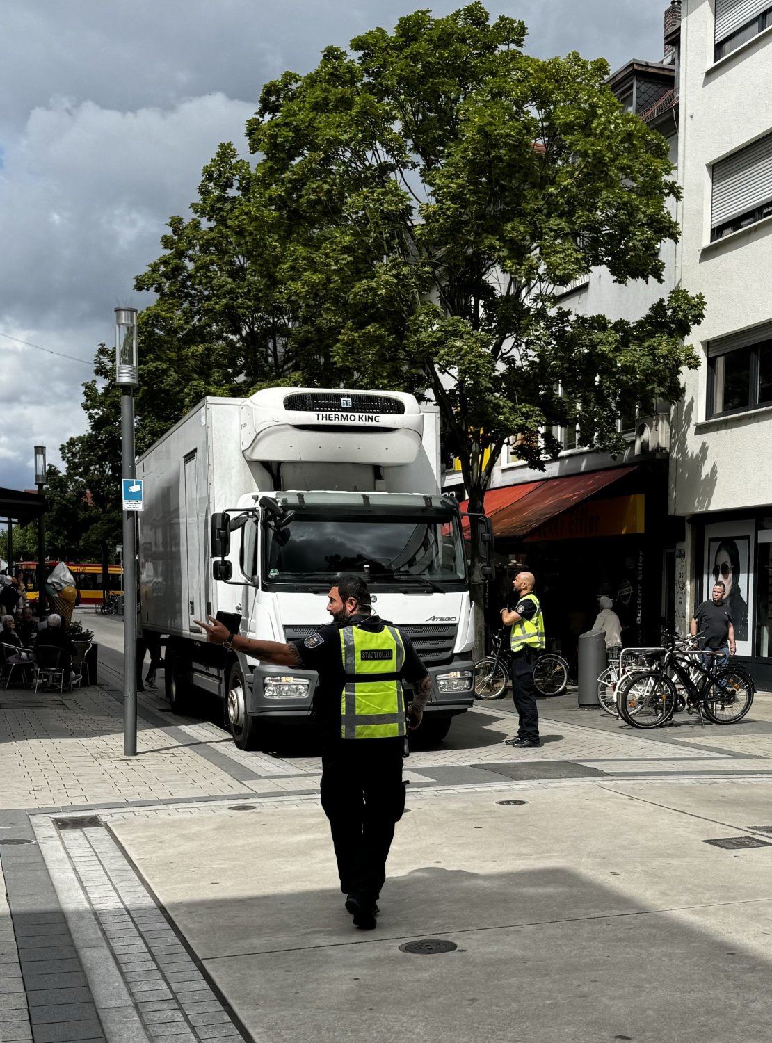 Das Ordnungsamt und die Stadtpolizei haben sich darauf verständigt, künftig verstärkt Schwerpunktkontrollen in Hanau durchzuführen.