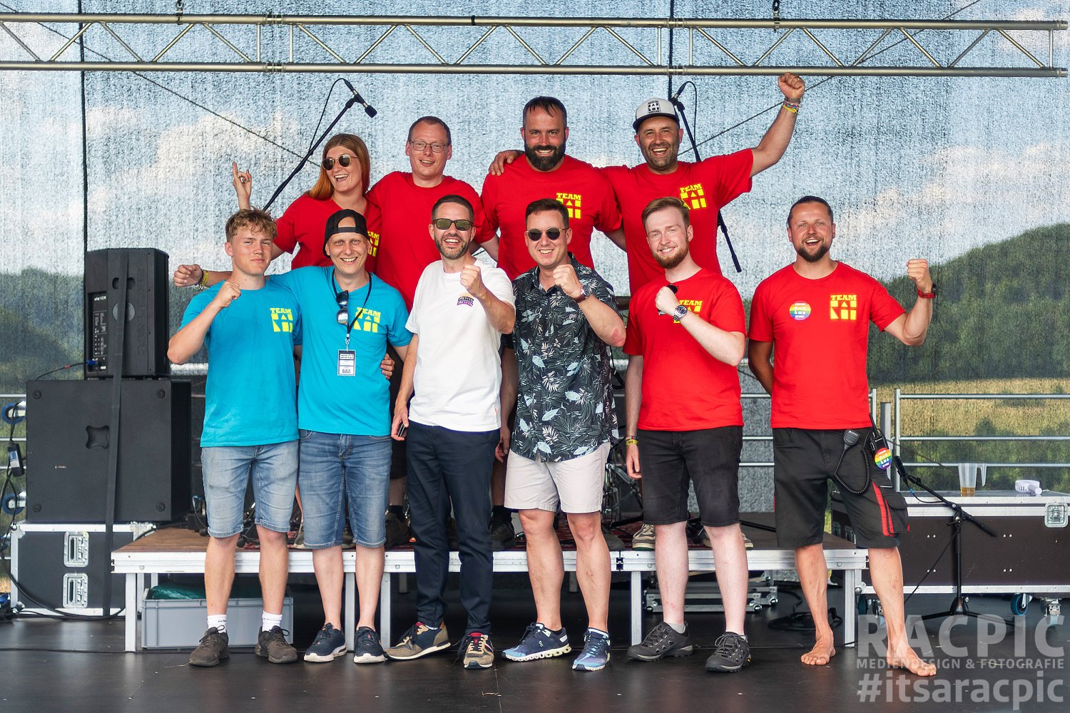 MKK-Landrat Thorsten Stolz & Schlüchterns Bürgermeister Matthias Möller (Mitte) & das Rock am Hinkelhof-Team