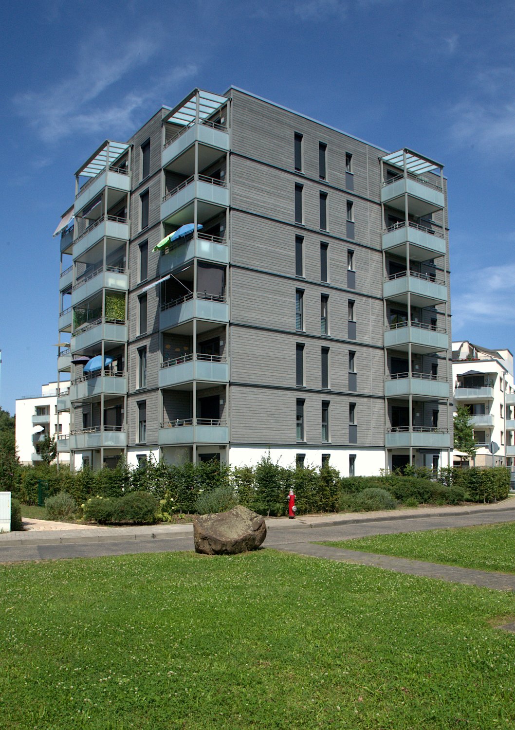 Der mit dem Gütesiegel „Sicher Wohnen in Hessen“ ausgezeichnete Neubau im Erlenweg 3.