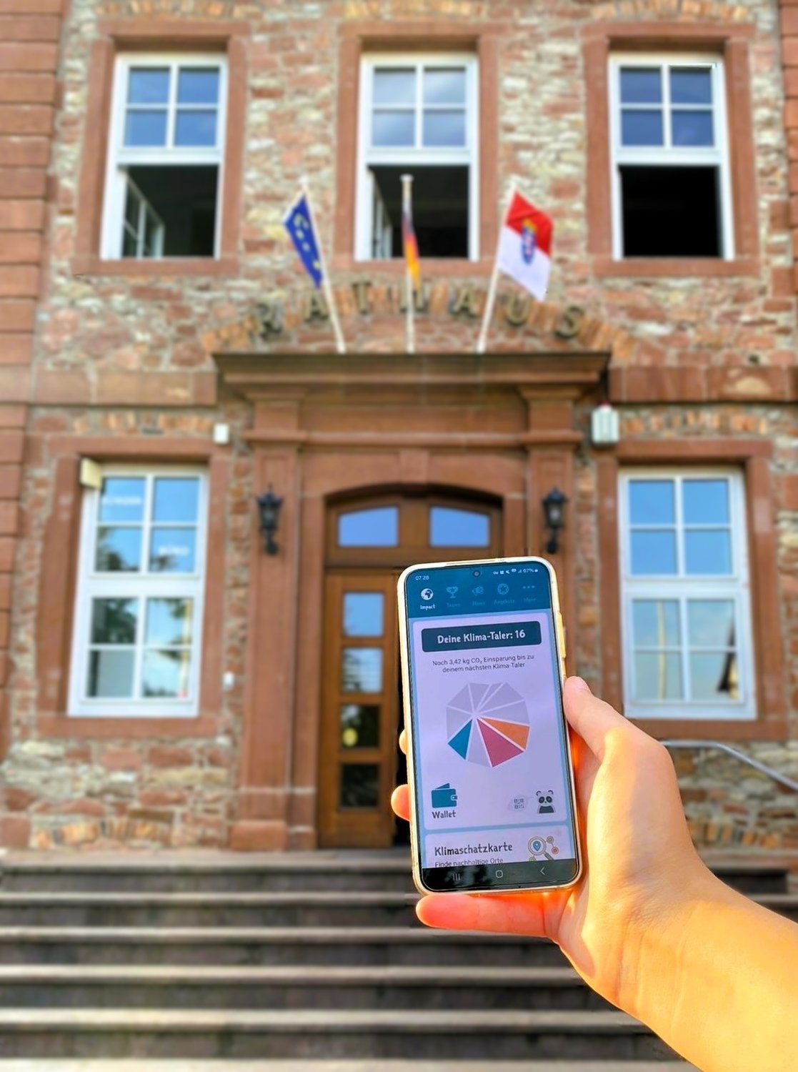 Die kostenlose Klima-Taler App liefert spielerische und konstruktive Wege, klimabewusster zu leben. Der Klima-Taler antwortet auf ein Problem der Verhaltensökonomie.