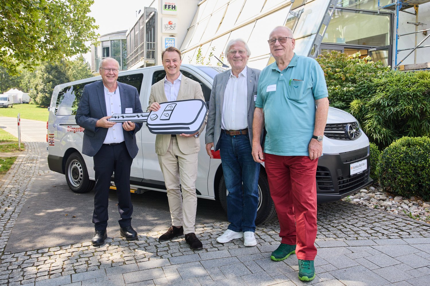 Bürgermeister Wolfram Zimmer, Staatssekretär Benedikt Kuhn, Prof. Dr. Heinz Zielinski (Geschäftsführender Vorstand Landesstiftung „Miteinander in Hessen“) und Roland Tzschietzschker (v.li.).