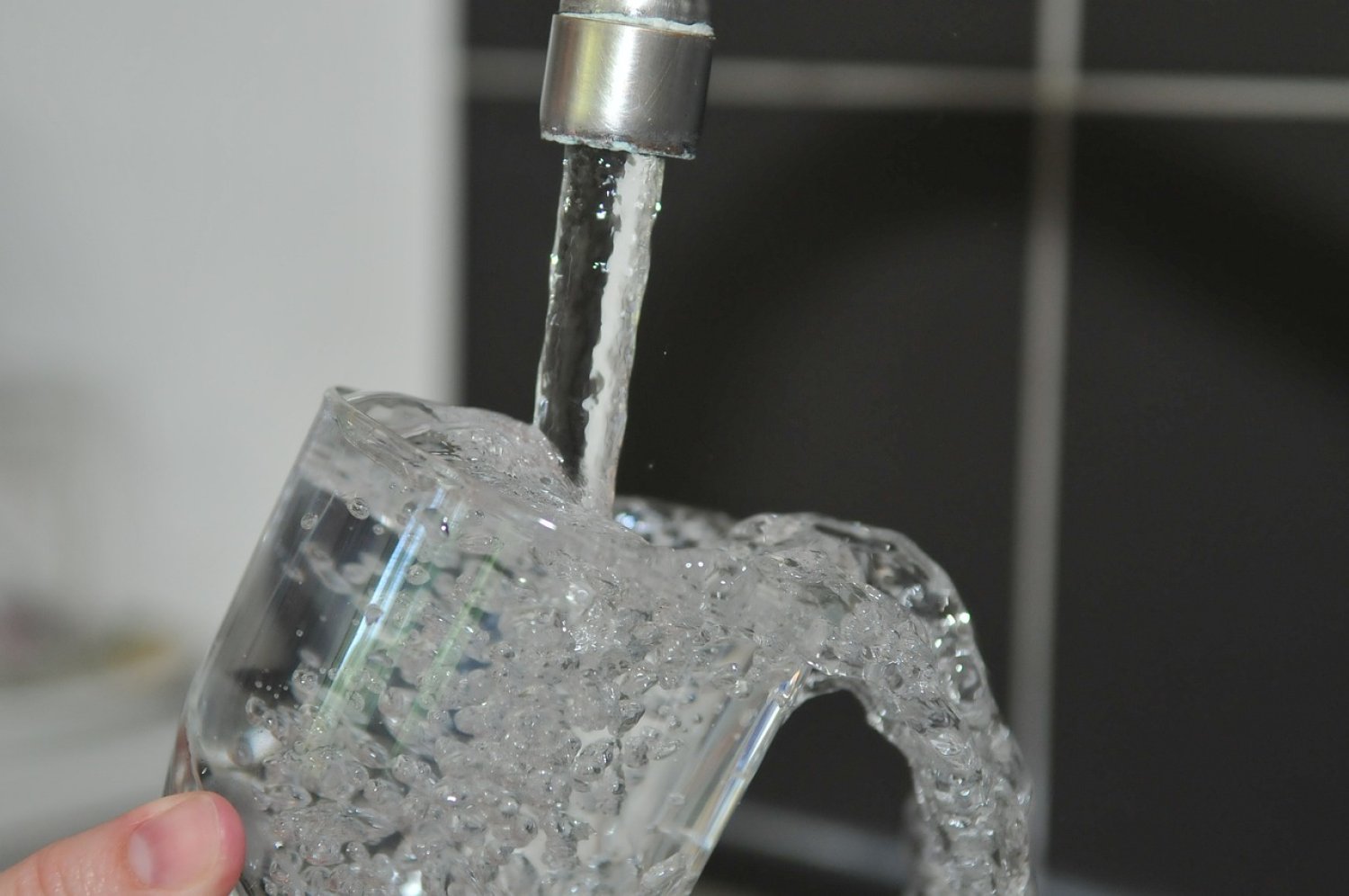 Das RP Darmstadt hat dem Wasserverband Kinzig ein Wasserrecht zur Entnahme von Grundwasser aus sieben Brunnen erteilt ...