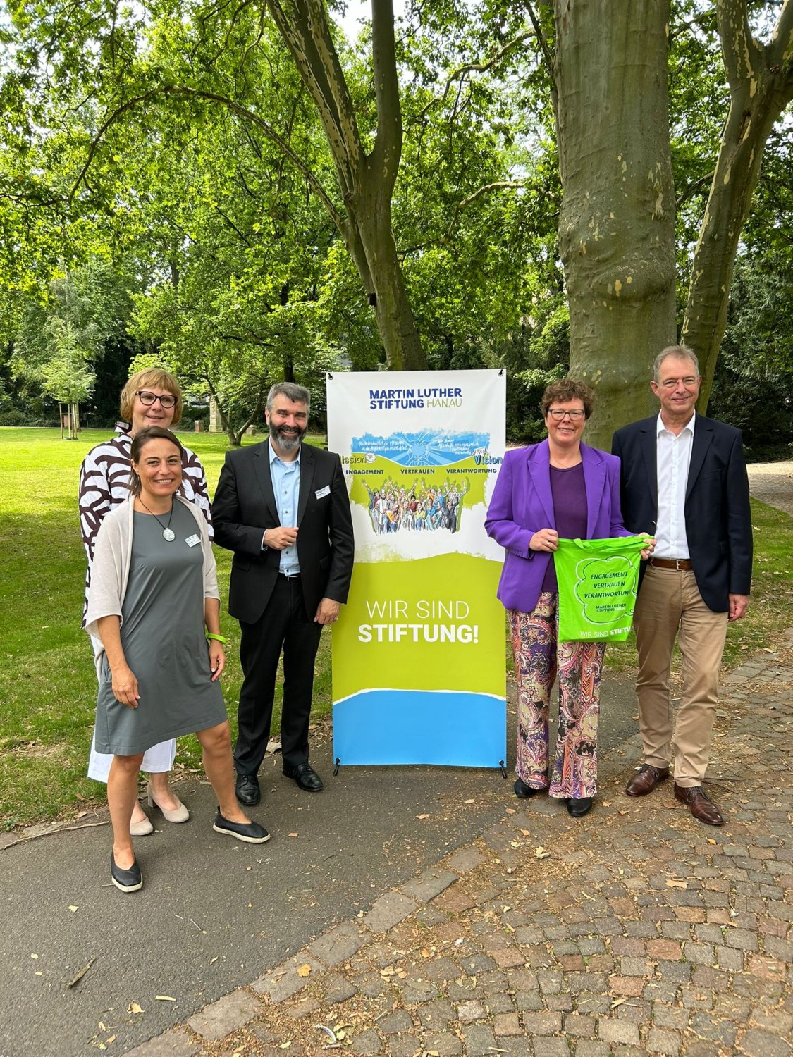 v.l.n.r.: Susanne Feeß, Pfarrerin Birgit Inerle,Thorsten Hitzel, Bischöfin Prof. Dr. Beate Hofmann und Dekan Wilhelm Hammann. 