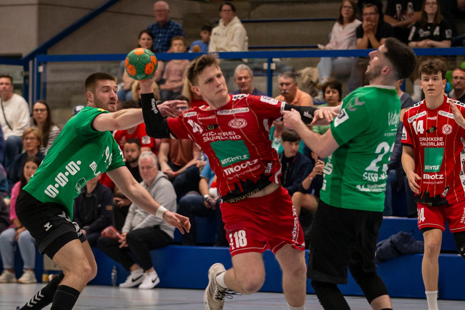 Am Samstagabend (19.30 Uhr, Hermann-Neuberger-Halle in Völklingen) steht für die Barbarossastädter das erste Auswärtsspiel der neuen Saison auf dem Programm.