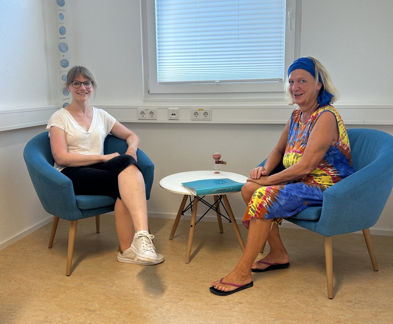 Lea Kircher (links) und Brigitte Machnitzke (rechts) begleiten seit vielen Jahren Frauen und Kinder im Frauenhaus Wächtersbach.
