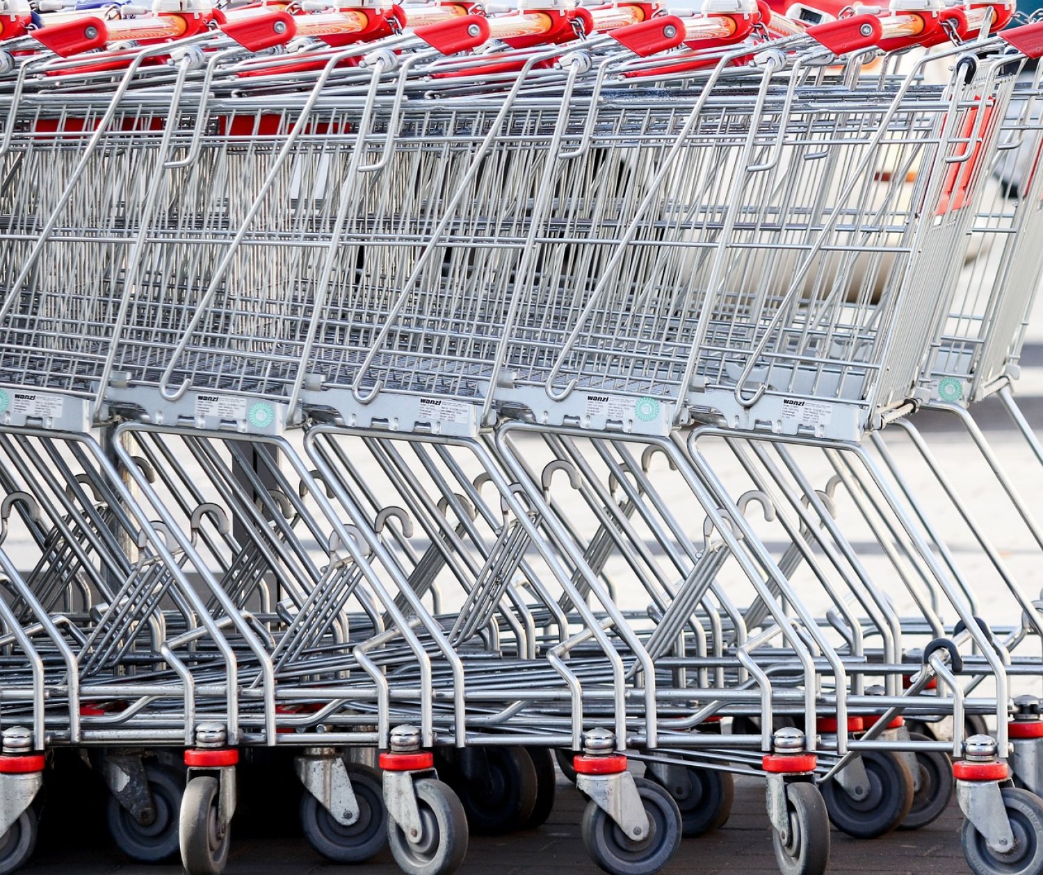 Wir müssen draußen bleiben: Aus Sicherheitsgründen ist ein Supermarkt in Mittelbuchen geschlossen worden.