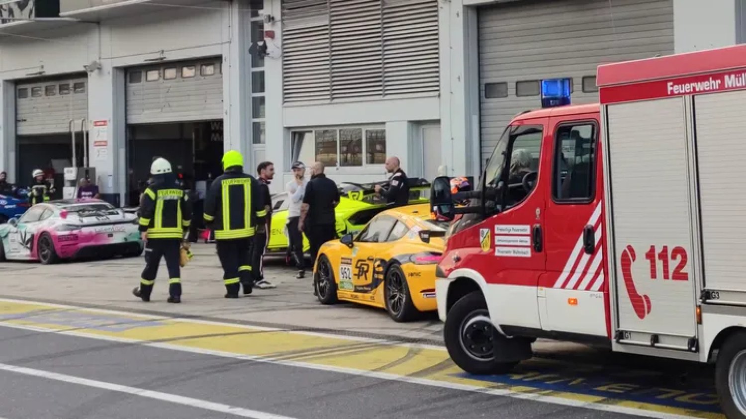 Nach einer Explosion im Fahrerlager des Nürburgrings kämpft der Maintaler Rennstall Smyrlis Racing um den Fortbestand des Teams.