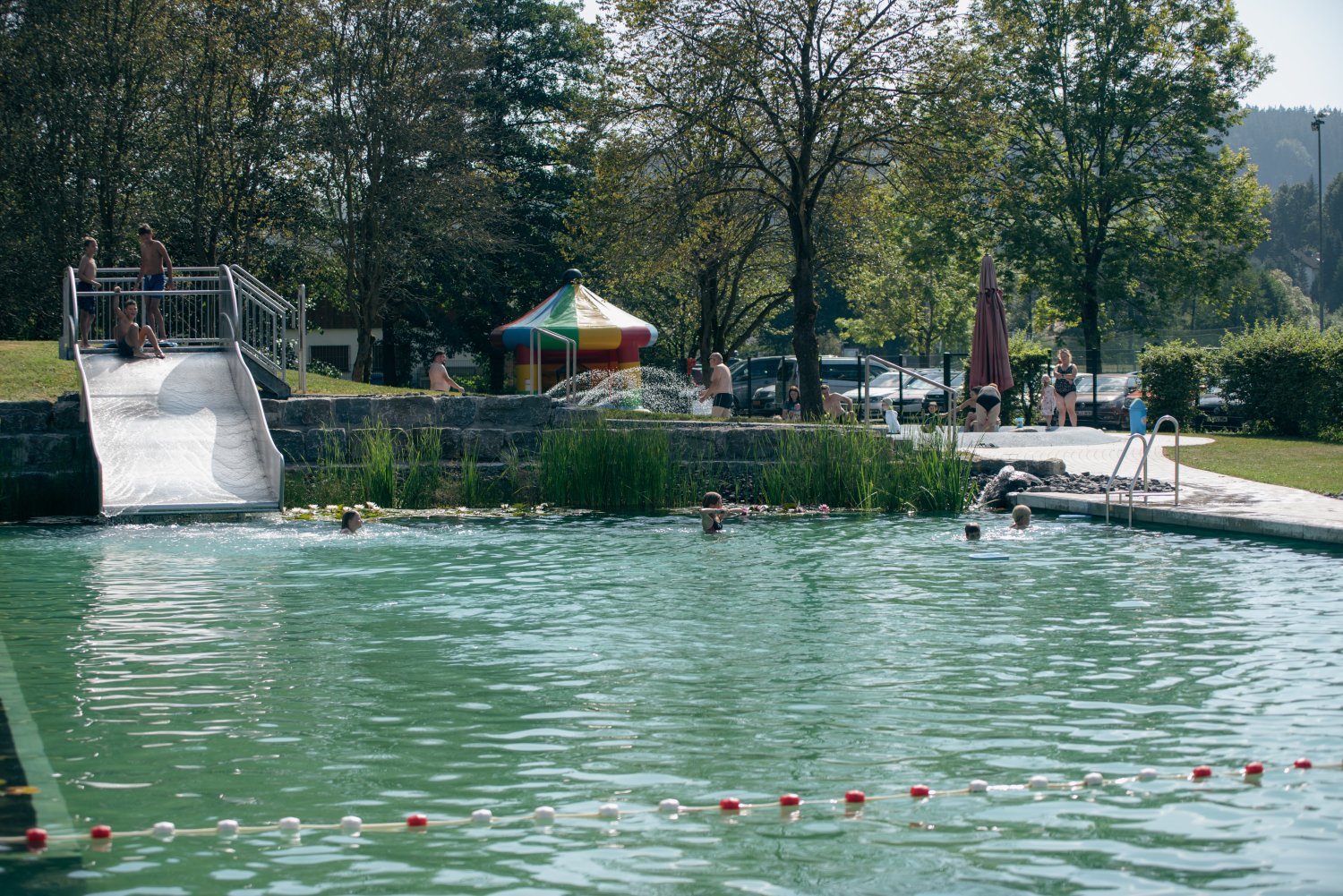Das Naturbad Mernes wurde am letzten Tag der Badesaison offiziell eingeweiht.