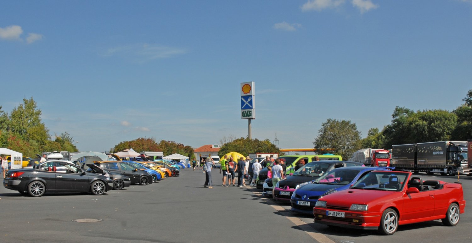 Zum 25jährigen Jubiläum auch 20 Jahre Renault-Treffen