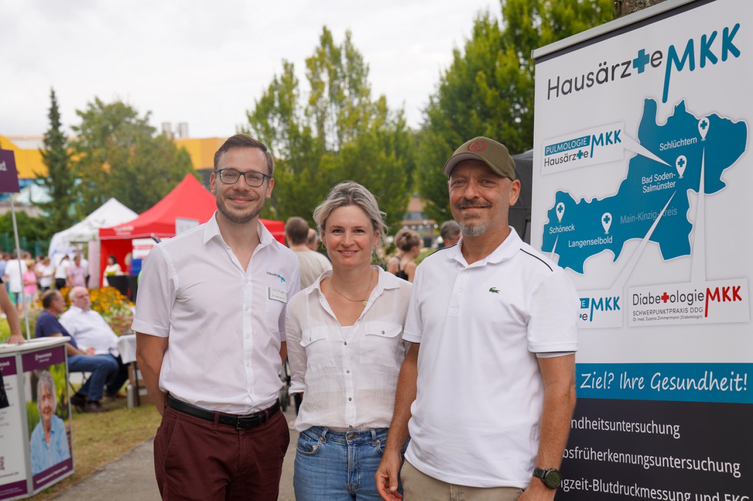Sie stellten auf dem Gesundheitstag im Kurpark Bad Soden-Salmünster die Leistungen von Hausärzte MKK vor (von links): Ingo Roth, Zuzana Zimmermann und Davud Faghih-Zadeh.