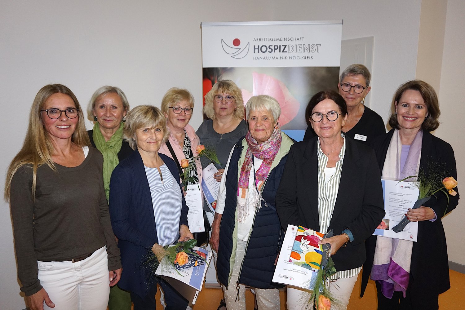 Im Rahmen der Mitgliederversammlung wurden langjährig aktive Hospizbegleiterinnen für ihren Einsatz geehrt. 