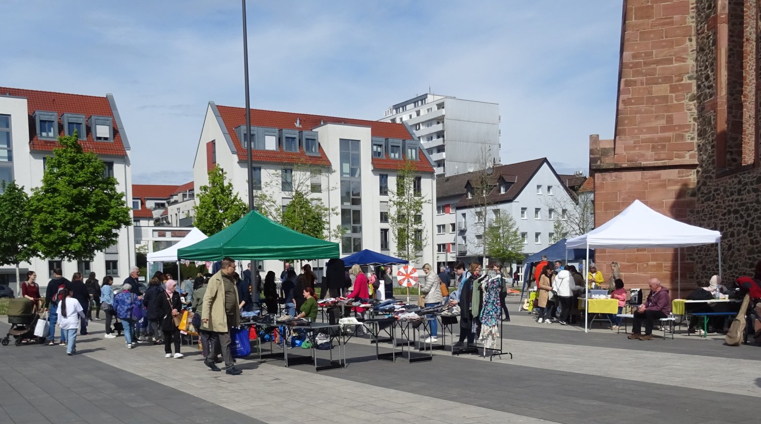 Unter dem Motto „Tauschen statt Kaufen - ein zweites Leben für deine Schätze“ wird am Samstag, 28. September, von 10 Uhr bis 14 Uhr auf dem Platz rund um die Wallonisch-Niederländische Kirche (Französische Allee) wieder getauscht.
