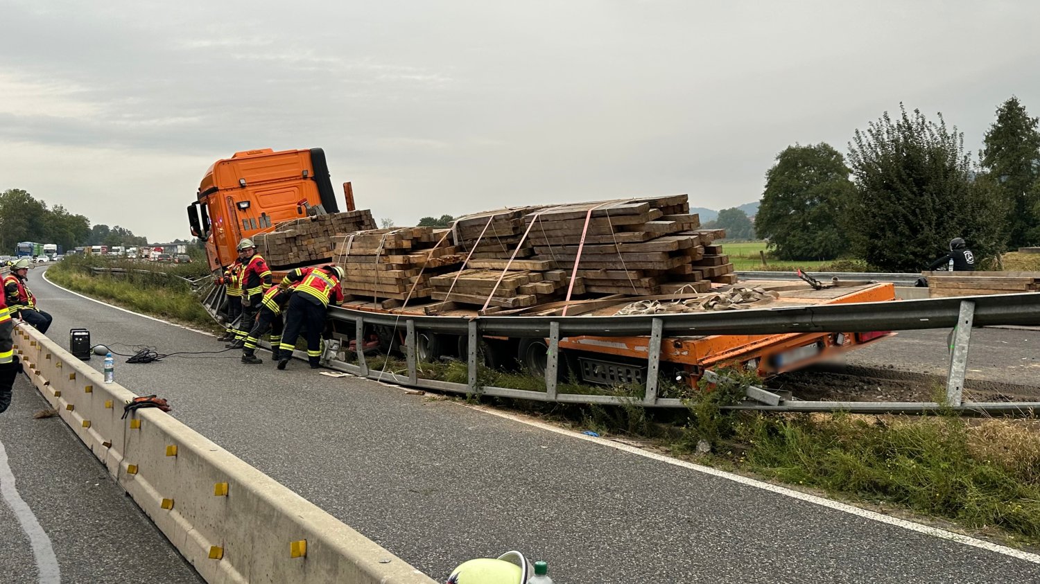 Schwerer Lkw-Unfall auf der A 66 zwischen Gelnhausen-Ost und Gelnhausen-West in Fahrtrichtung Frankfurt ...