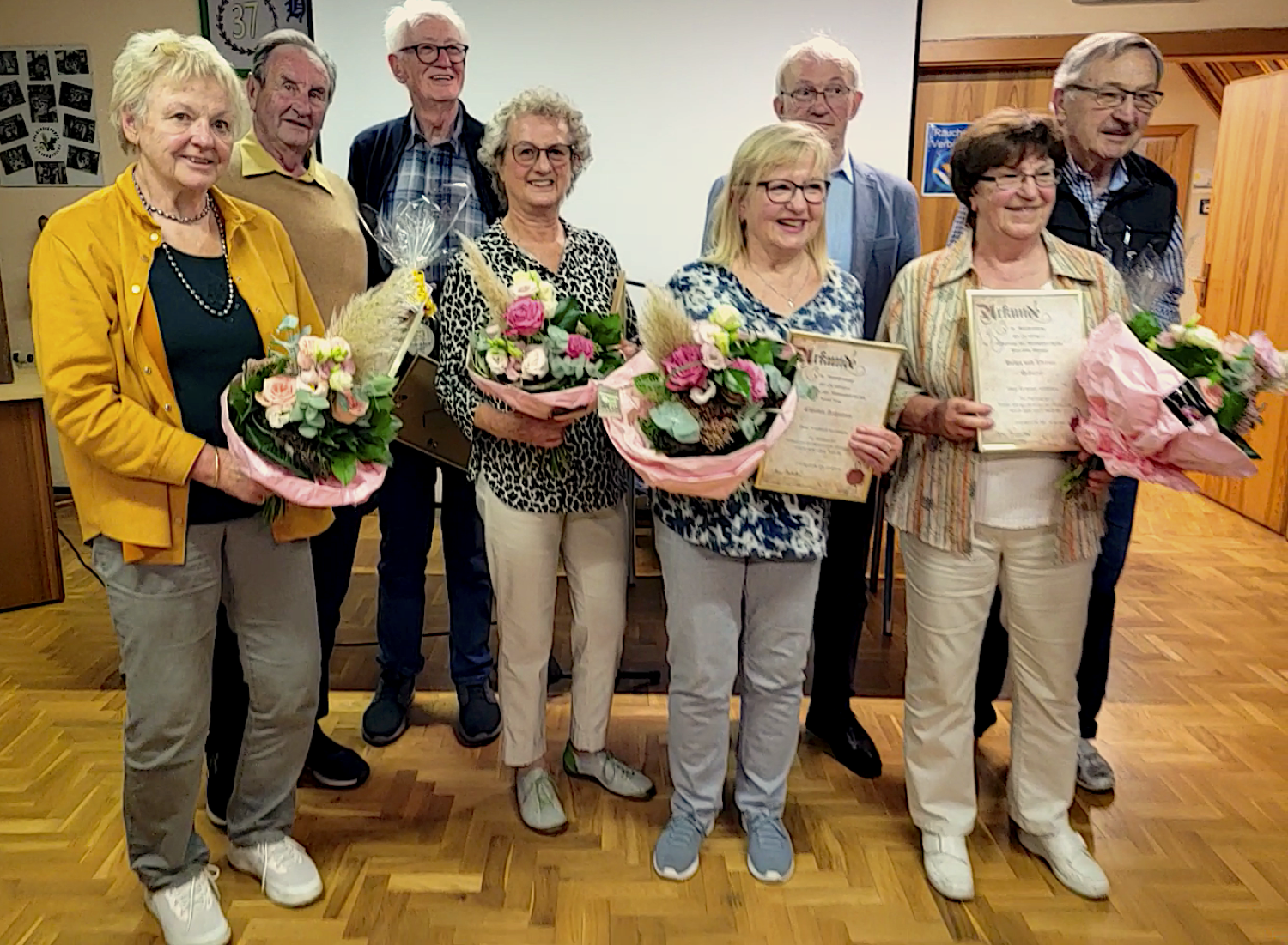 Erika und Bernd Becker, Friedrich Zellmann, Gisela Bohlender, Claudia Zellmann, Heinz Breitenbach, Helga und Werner Schürer (v.li.).