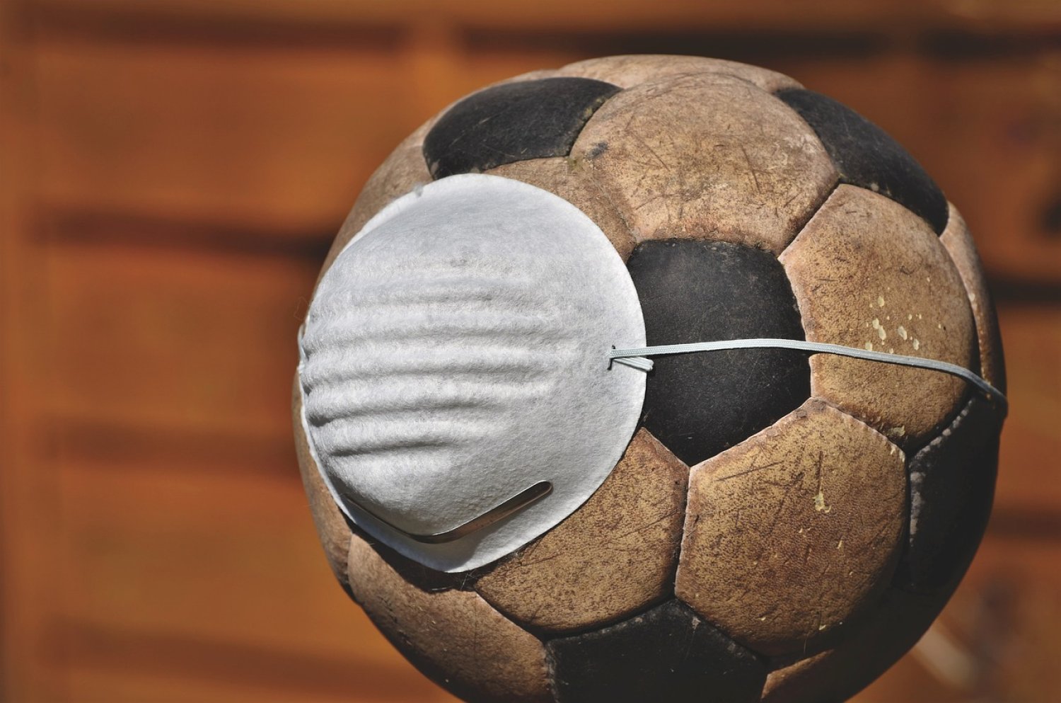 Das Coronavirus ist auf den Sportplätzen zurück. Erste Spielabsagen waren die Folge.