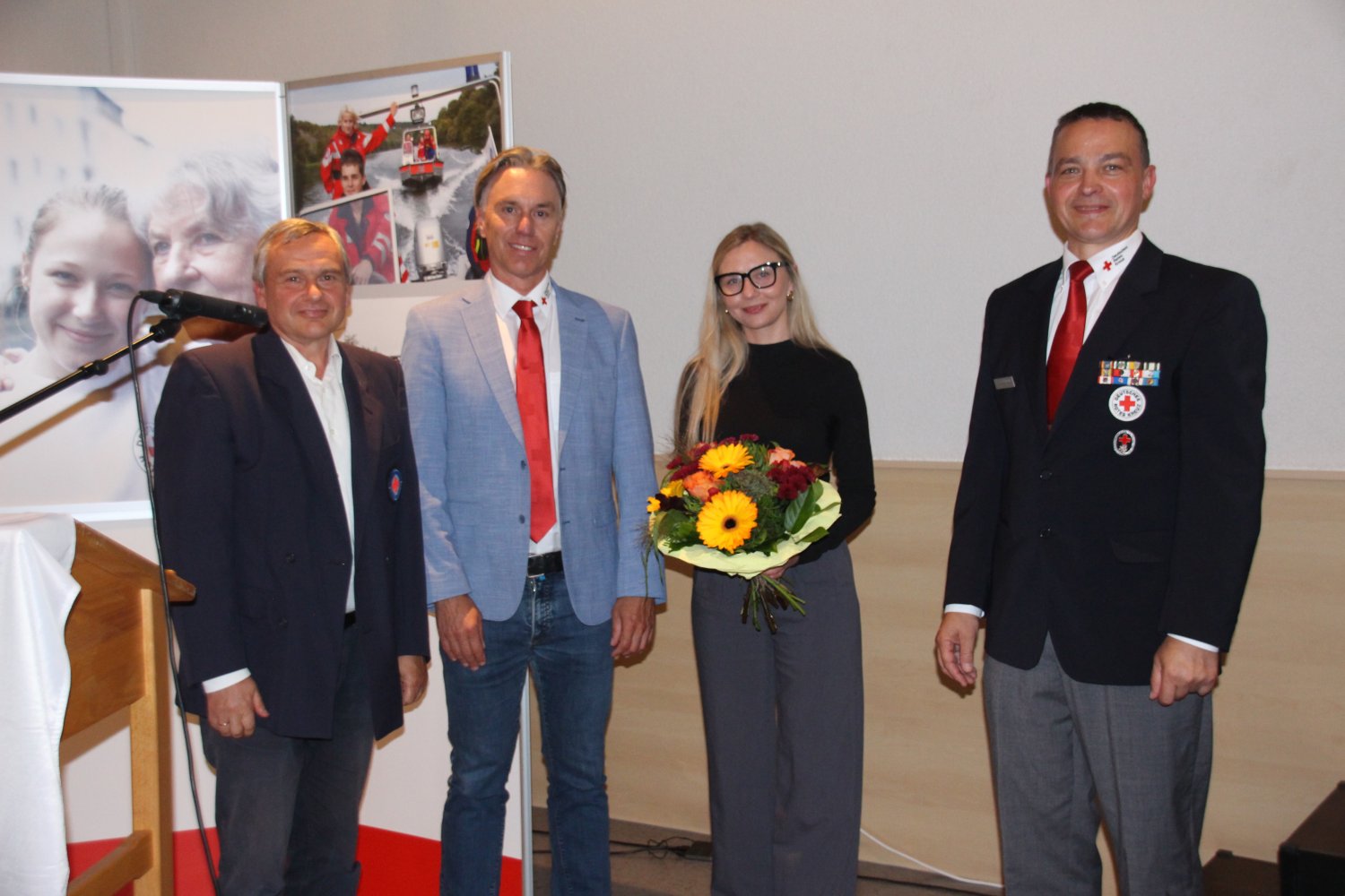 Vizepräsident Frank Kleespies, Vorstandsvorsitzender Michael Kronberg (1. und  2. von links) sowie Präsident Christof Hoffmann mit der neuen Justiziarin Sophia Ismajlaj.