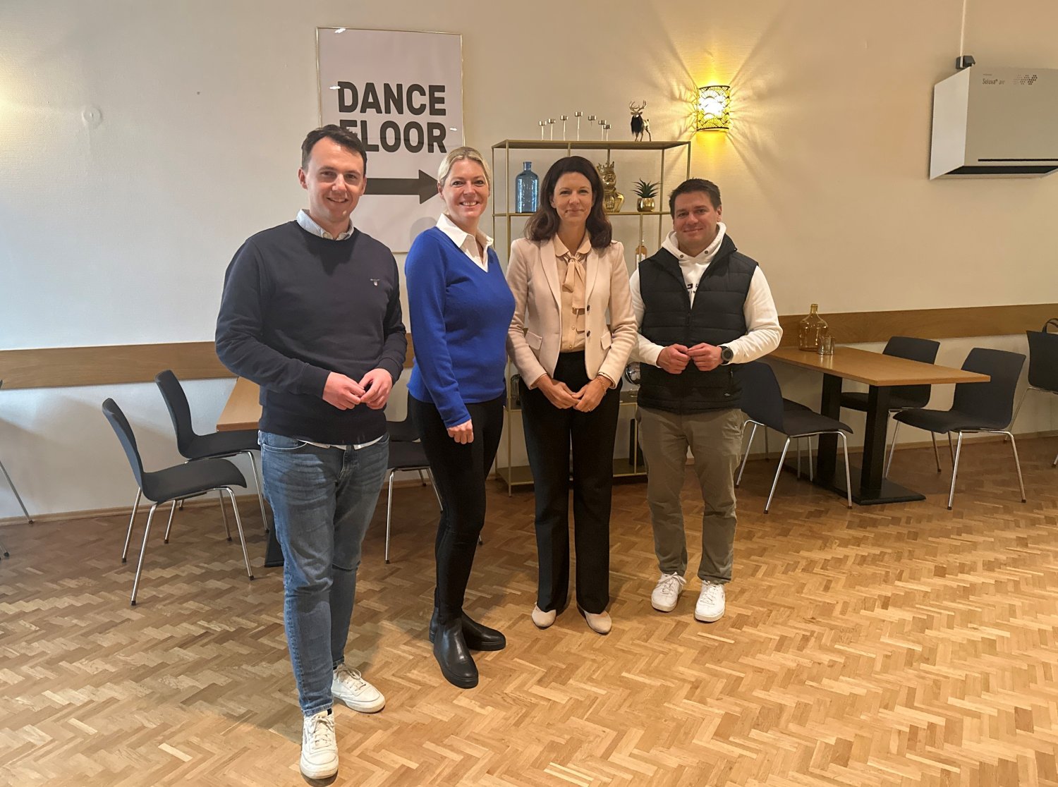 Dr. Katja Leikert besucht Tanzschule Berné und kritisiert Steuerpläne der Ampel