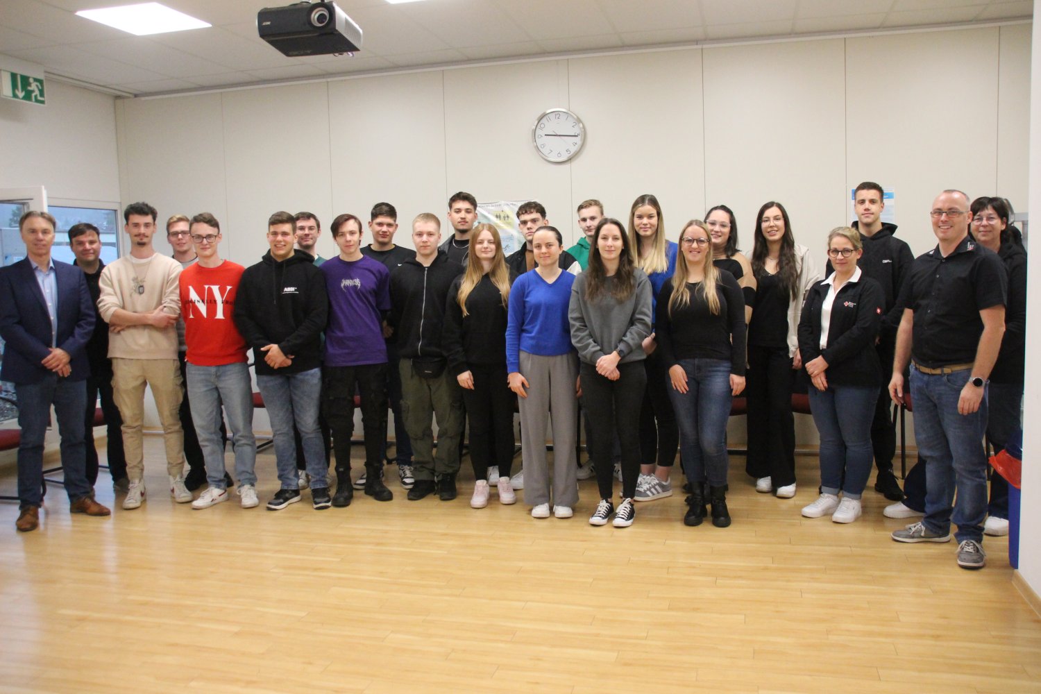 Der DRK-Kreisverbandes Gelnhausen-Schlüchtern/DRK-Rettungsdienstschule begrüßt 34 neue Azubis in Gelnhausen...