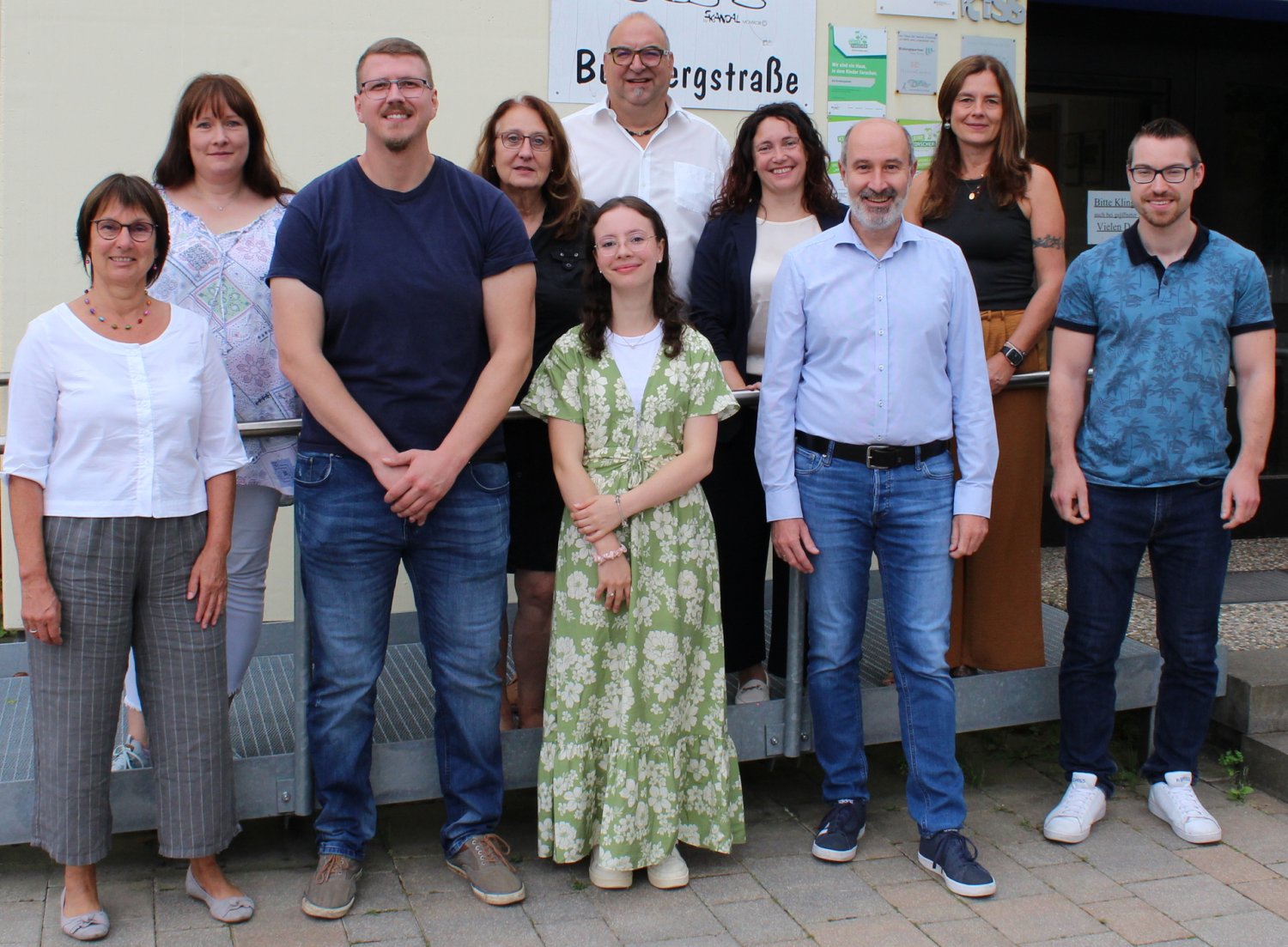 v.l.n.r.: Ute Janzen, Nadine Müller, Marc Peters, Sabine Glück, vorne Lea Brunnträger dahinter Bürgermeister Klaus Schejna, Bianca Koppensteiner, Andreas Betz, Andrea Oppler und Tim Möller.