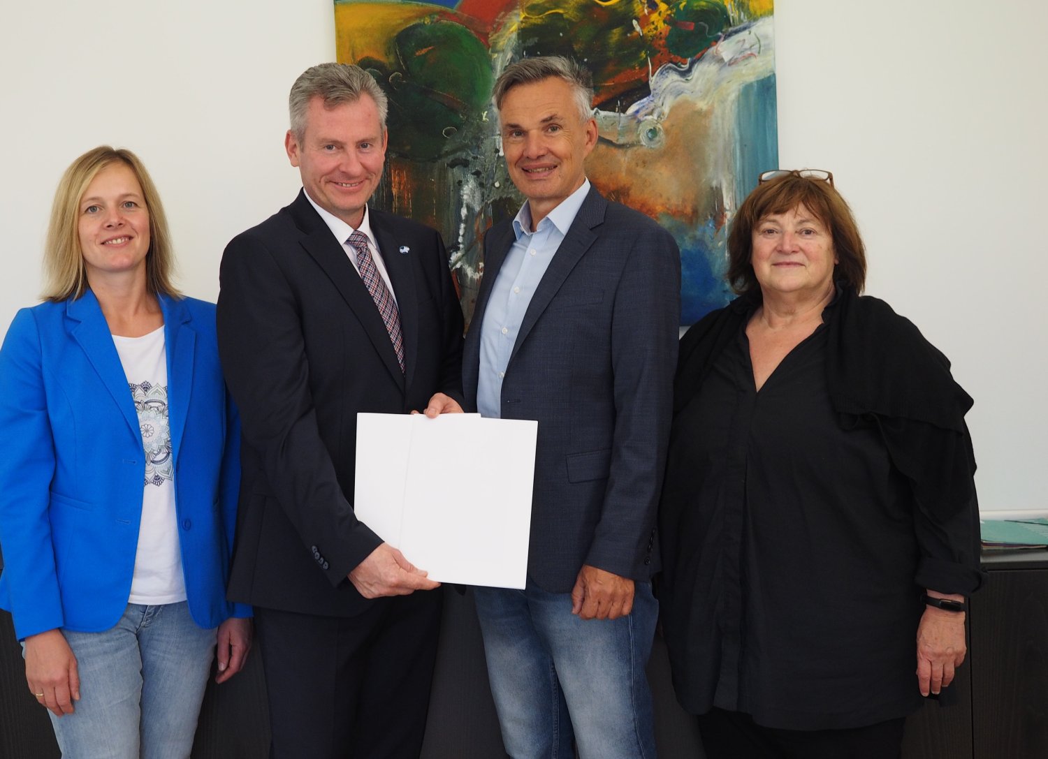 Andreas Hofmann (Zweiter von links), Sabine Jennert (rechts), Katrin Hess (links) und Bernhard Mosbacher.
