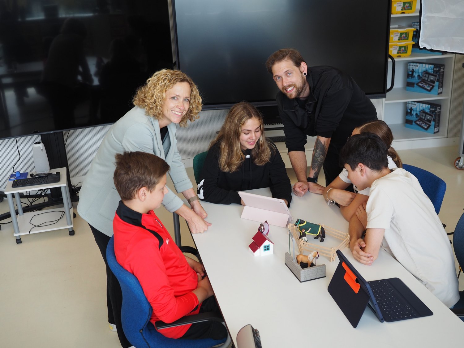 Katrin Noll und Daniel Daub wollen das Medienzentrum des Main-Kinzig-Kreises mit Leben füllen und die Medienkompetenz der Schülerinnen und Schüler im Kreis fördern.