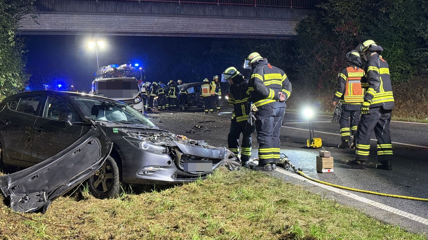 Schwerer Verkehrsunfall auf der B 45: Drei Menschen verletzt
