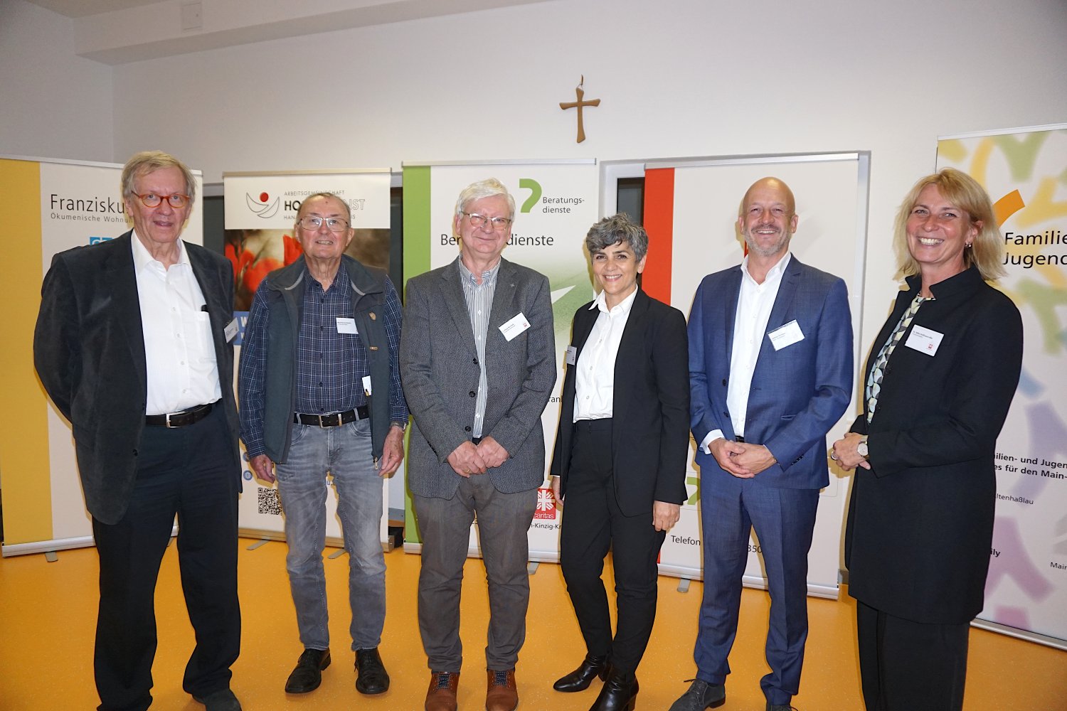v.l.n.r.: Vorstandsmitglieder Prof. Dr. Holger Kaesemann, Manfred Goldbach, der Vorsitzender Ludwig Borowik, die geschäftsführende Regionalleiterin Sybille Schilling, der stv. Vorsitzende Jochen Honikel und Dr. Silke Hoffmann-Bär.