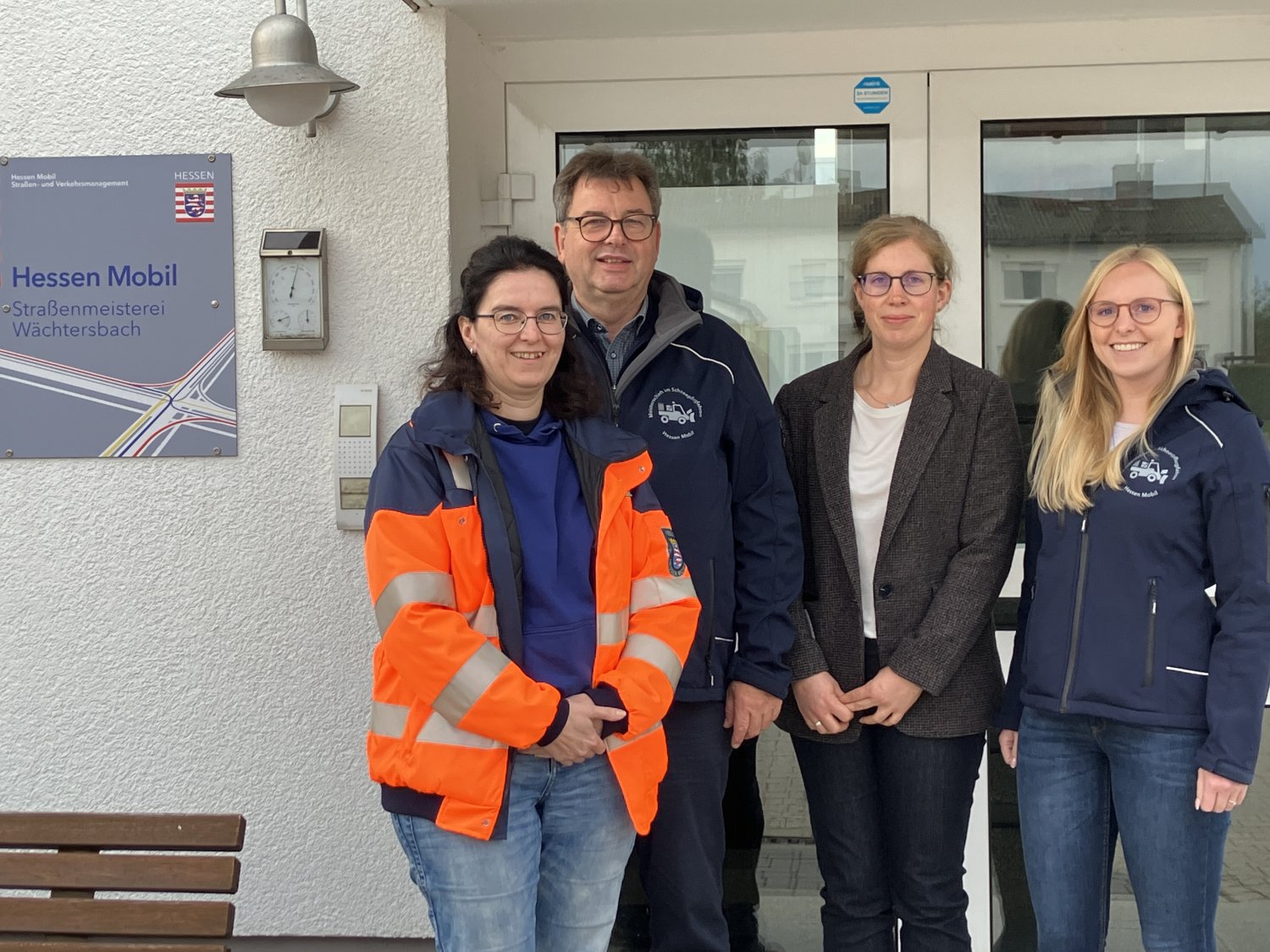 Mit den besten Wünschen ist Christina Bosch von Diana Bergmann, Stefan Wald und Jana Fries, in der Dienststelle Wächtersbach willkommen geheißen worden.