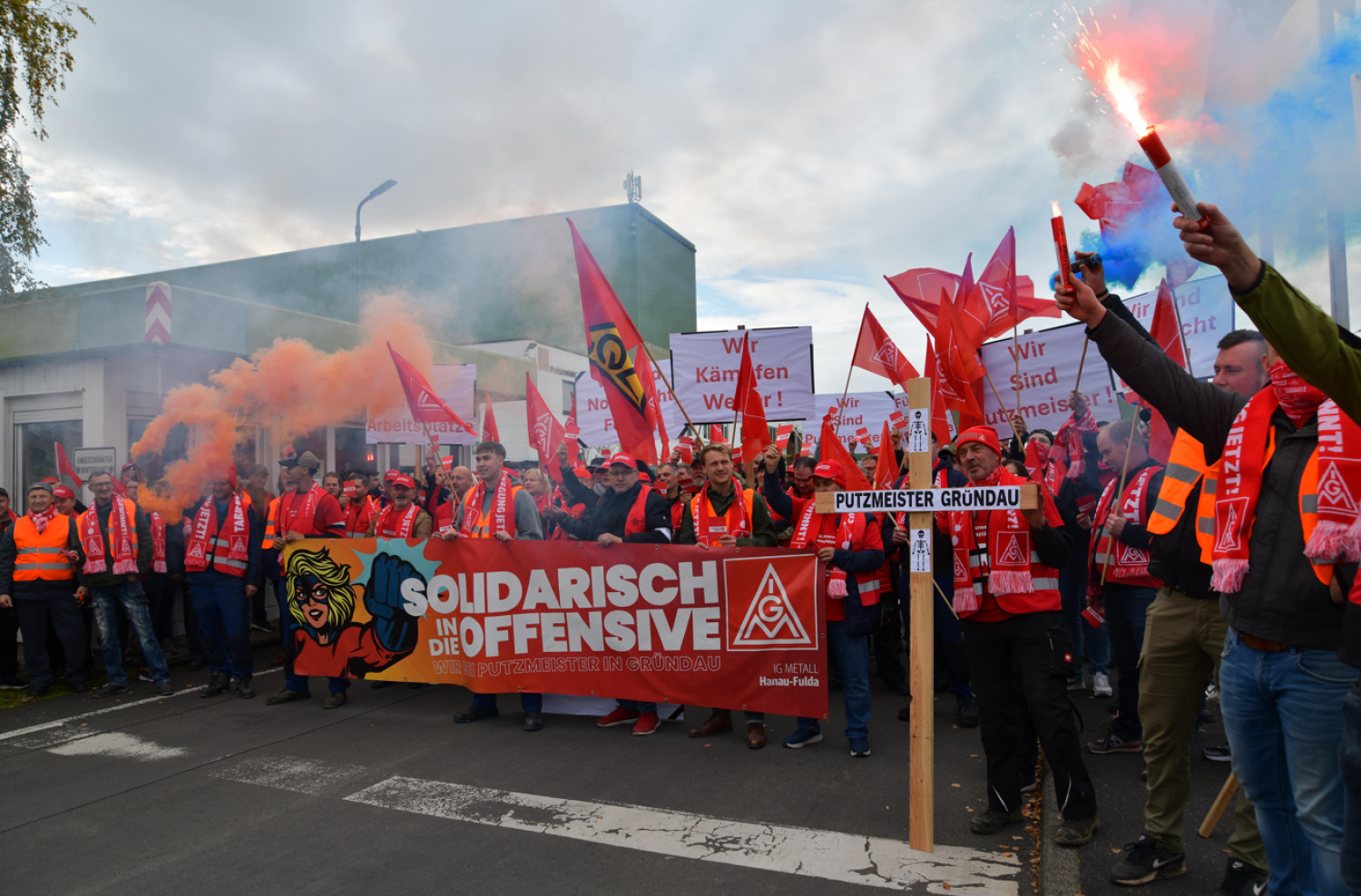 Putzmeister-Beschäftigte protestieren in Gründau