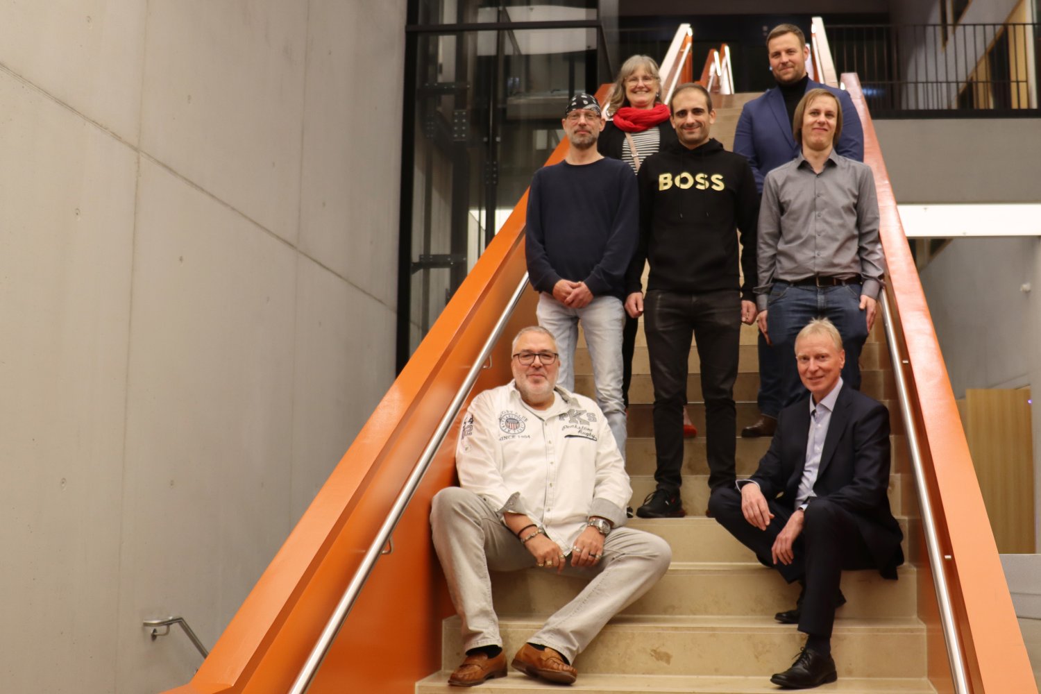 Unser Bild zeigt von (vorne links nach hinten rechts): Frank G. Klimek, Reiner Köhler, Sebastian Thißen, Darius Soltani-Farshi, Dennis Kehl, Helmtrud Abs und Florian Vaupel.