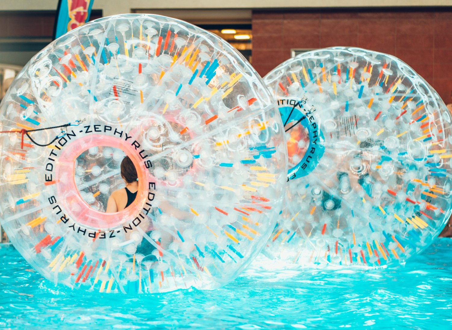 Unter dem Motto Wir reißen die Hütte ab steigt am 24. November eine Pool-Party für die ganze Familie im Maintalbad. Anlass ist das nahende Ende der letzten Saison des Schwimmbads vor dessen Abriss und Neubau.