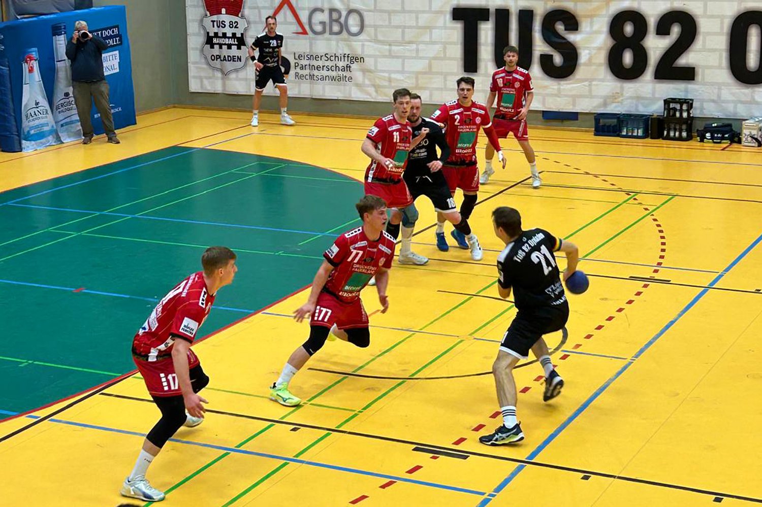 Am Samstagabend gewannen die Barbarossastädter beim TuS 1882 Opladen mit 30:26 (17:11).