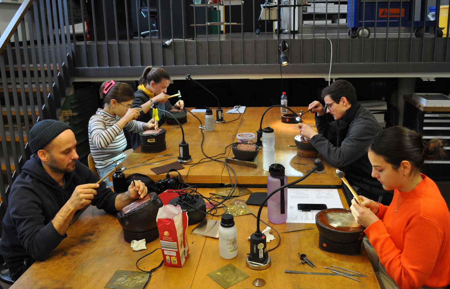 Ein Blick in die Werkstätten vermittelt ganz authentisch den Alltag des dualen Studiums.
