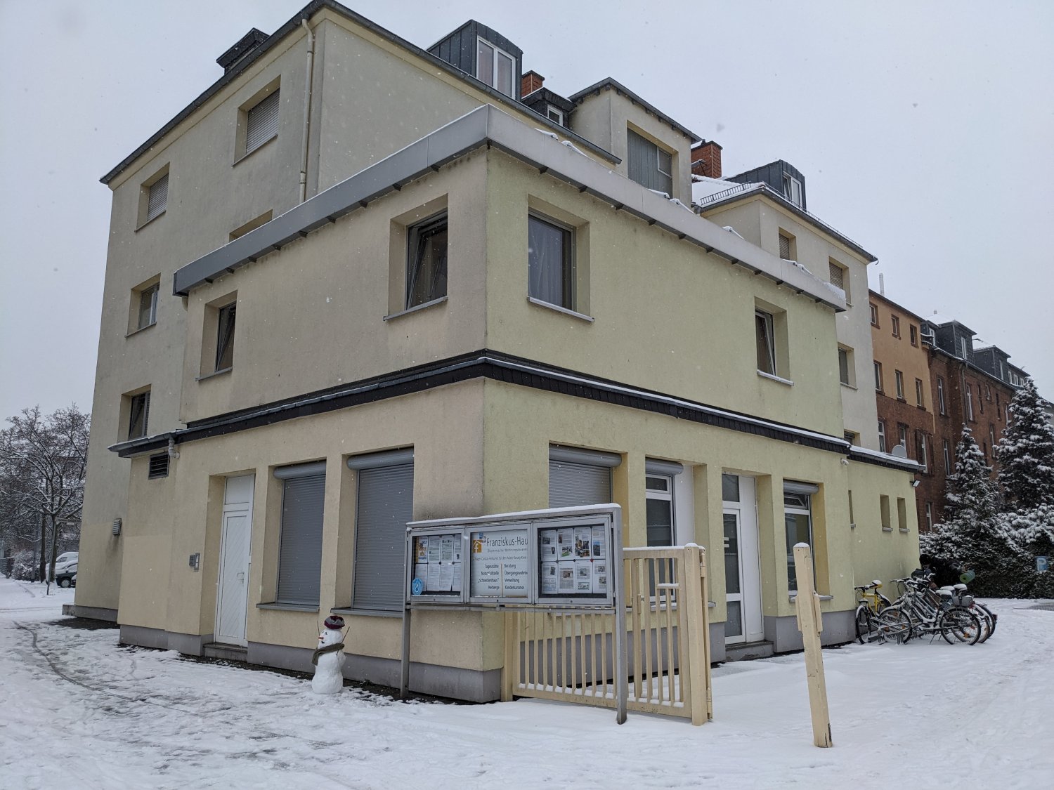 Das Franziskus-Haus in Hanau hat auch im Winter täglich für wohnungslose Menschen geöffnet.