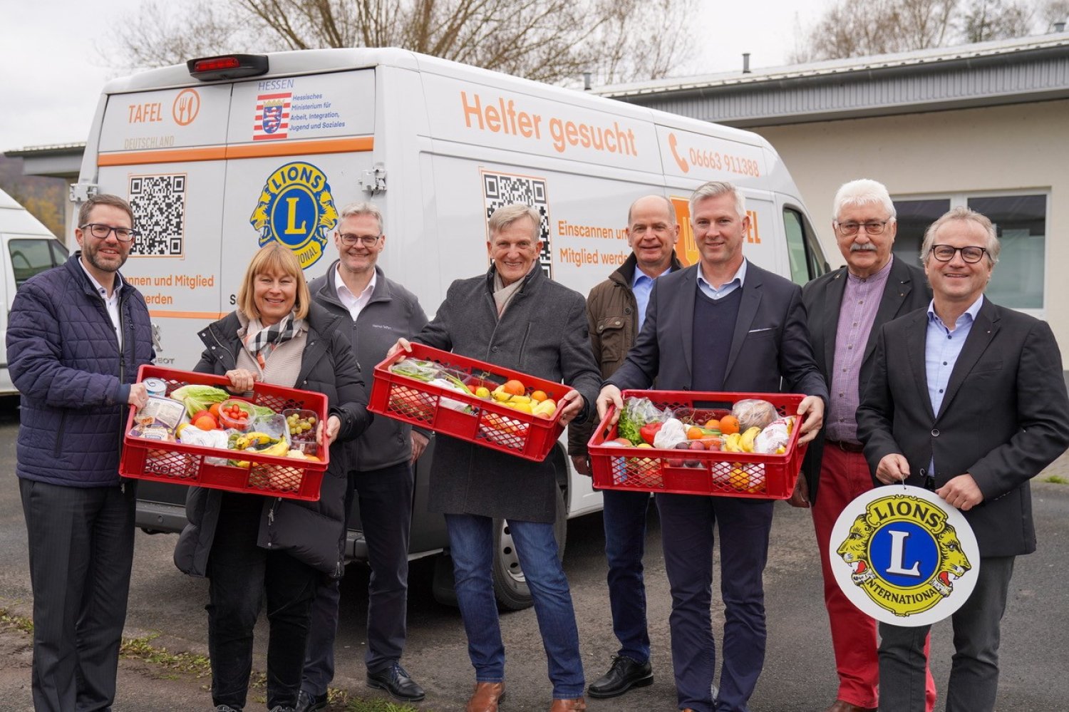 Landrat Thorsten Stolz, Maja Weise-Georg, Helmut Seifert, Günther Fecht, Ernst Heinbuch, Steinaus Bürgermeister Christian Zimmermann sowie Peter Lotz und Karl-Friedrich Rudolf (v.li.).