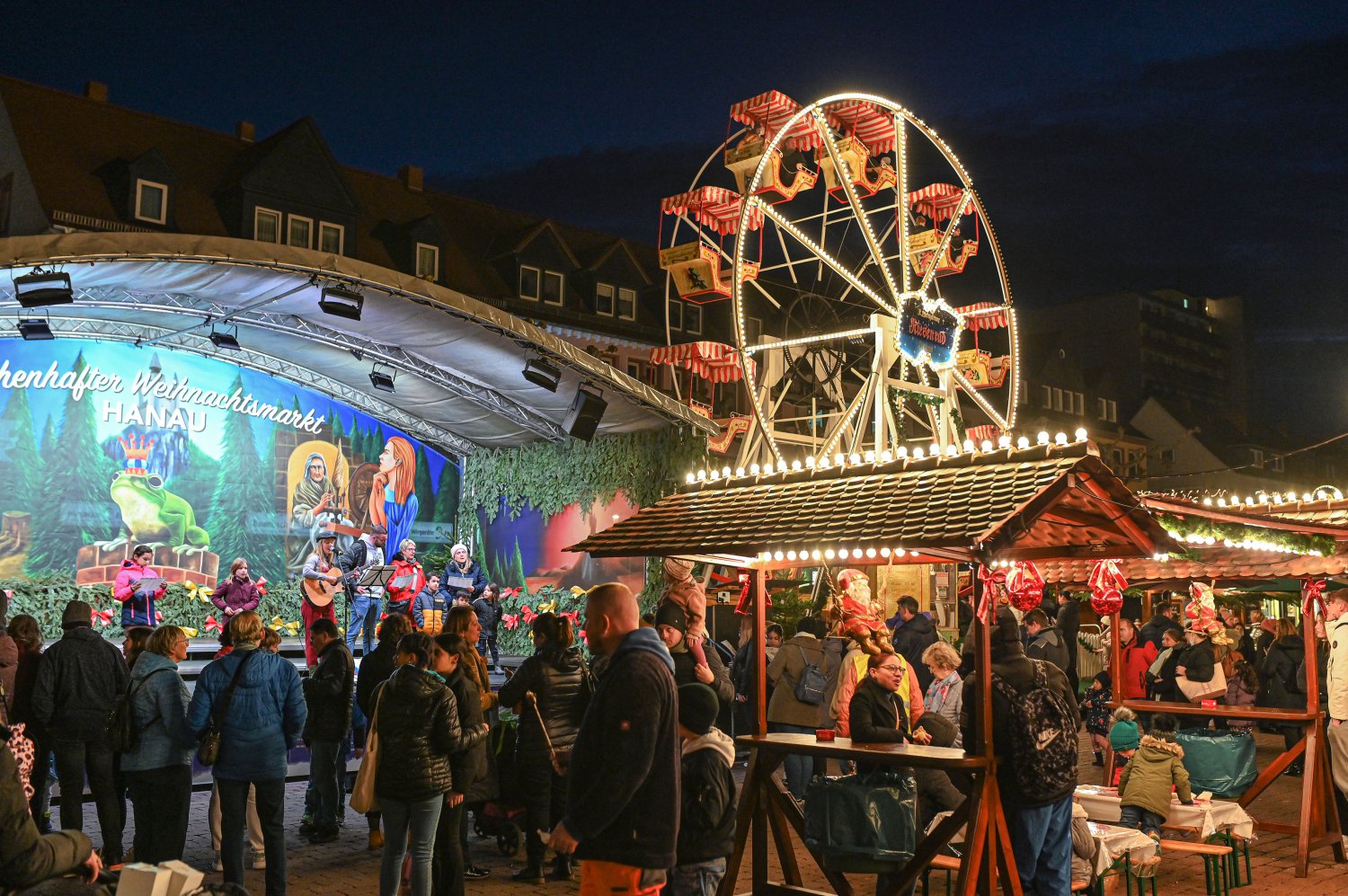 Der Weihnachtsmarkt auf dem Marktplatz ist von Montag, 25. November, bis Sonntag, 22. Dezember, jeweils zwischen 11 und 21 Uhr geöffnet. 
