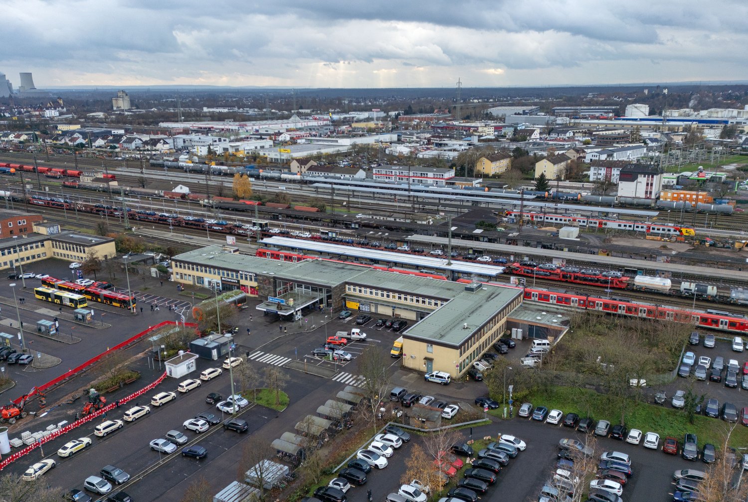Der ursprünglich als Bahnhof „Hanau-Ost“ errichtete Verkehrsknotenpunkt existiert in diesem Jahr seit 150 Jahren.