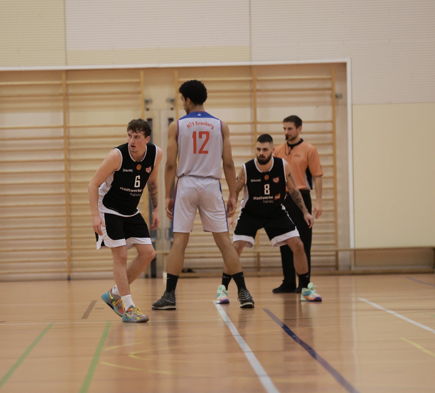 Das Spiel der Ersten Mannschaft in der 2. Regionalliga Südwest findet am Samstag, 30. November, um 19 Uhr in der Hanauer Main-Kinzig-Halle statt. Das NBBL-Team spielt anschließend am Sonntag, 1. Dezember, um 13 Uhr.