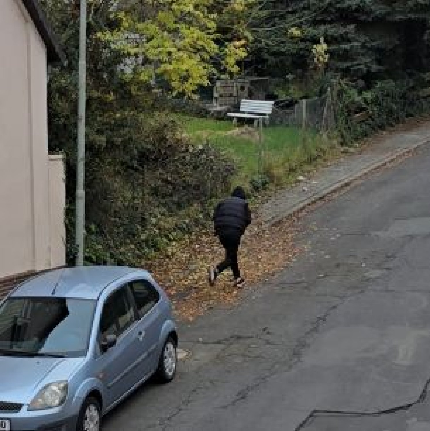 Wer kann Hinweise zu der abgebildeten Person geben?