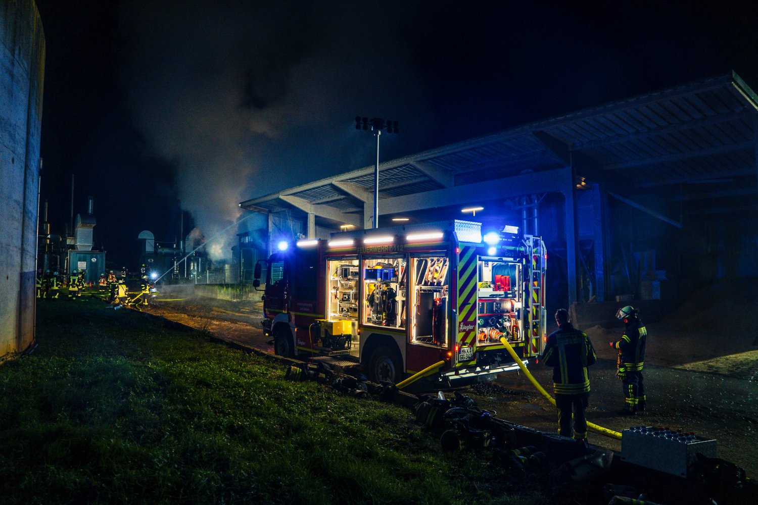Am Montagmorgen kam es gegen 05:50 Uhr zum Brand auf einem Bauernhof im Gründauer Ortsteil Niedergründau.