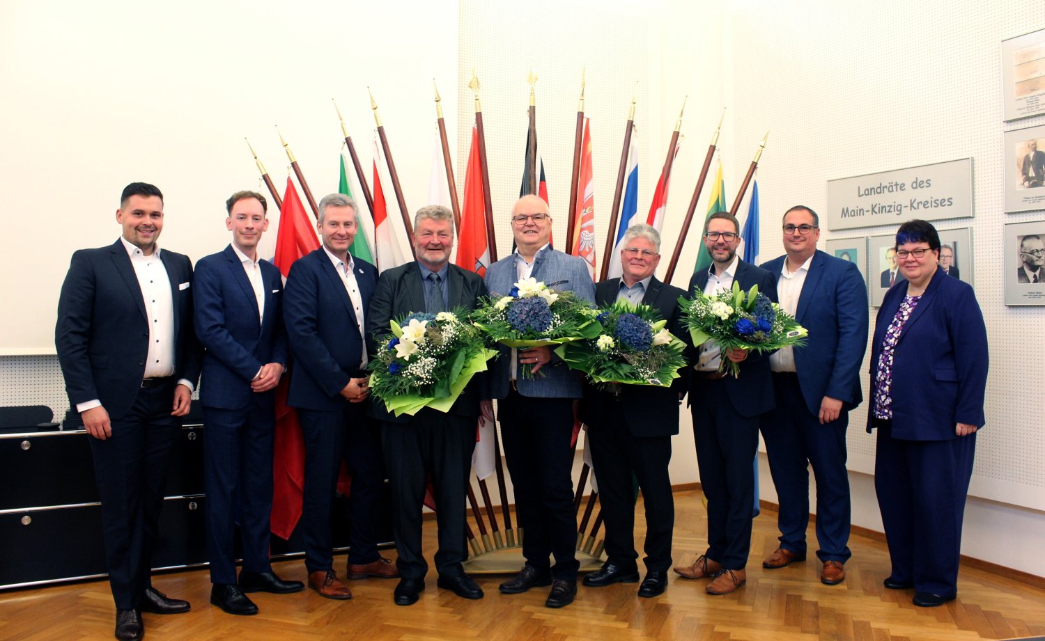 Niklas Ansorge, Philipp Steuber, Erster Kreisbeigeordneter Andreas Hofmann, Oliver Böff, Armin Elsesser, Klaus Jakob, Landrat Thorsten Stolz, Jan Jakobi und Ulrike Schmid (v.li.).