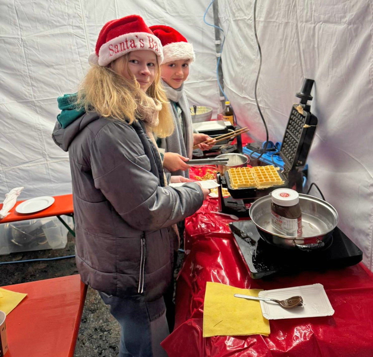 Erstmals veranstaltete der Schützenverein in Zusammenarbeit mit der Vereinsgemeinschaft Vollmerz einen Weihnachtsmarkt im und am Schützenhaus.
