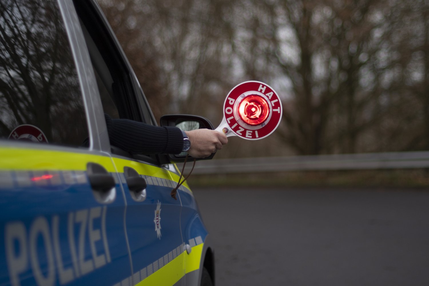 Polizeibeamte haben in der Nacht zu Donnerstag in der Hanauer Innenstadt einen Citroen angehalten, bei dem sich herausstellte, dass dieser einige Tage zuvor gestohlen wurde.