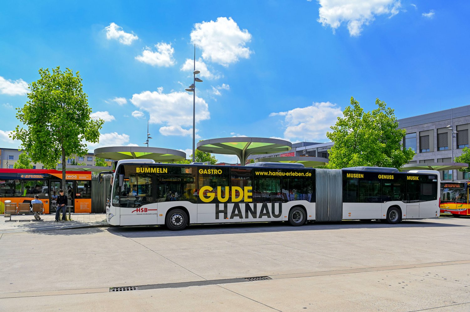 Mit dem Fahrplanwechsel am 15. Dezember dürfen sich die Fahrgäste der Hanauer Straßenbahn GmbH (HSB) in Hanau auf Verbesserungen im Busverkehr freuen.