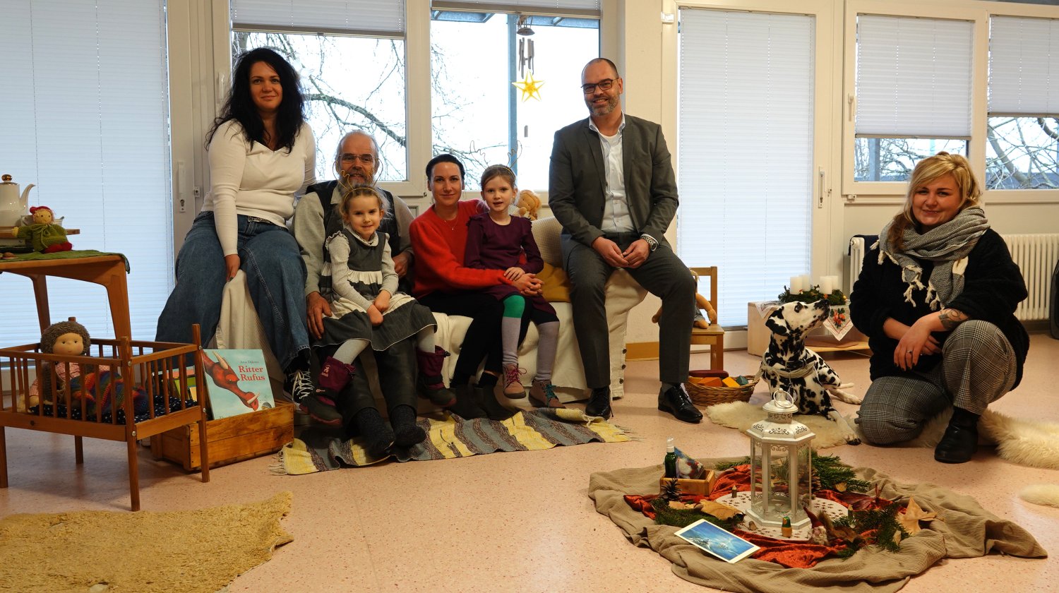 Jasmin Weismantel (Waldorfkindergarten), Markus Spengler (Waldorfkindergarten), Marlene Bechthold, Rebecca Bechthold (Main-Kinzig-Kliniken), Mathilda Bechthold, Christian Quack (Main-Kinzig-Kliniken) und Janin Becker (Waldorfkindergarten) (v.li.).
