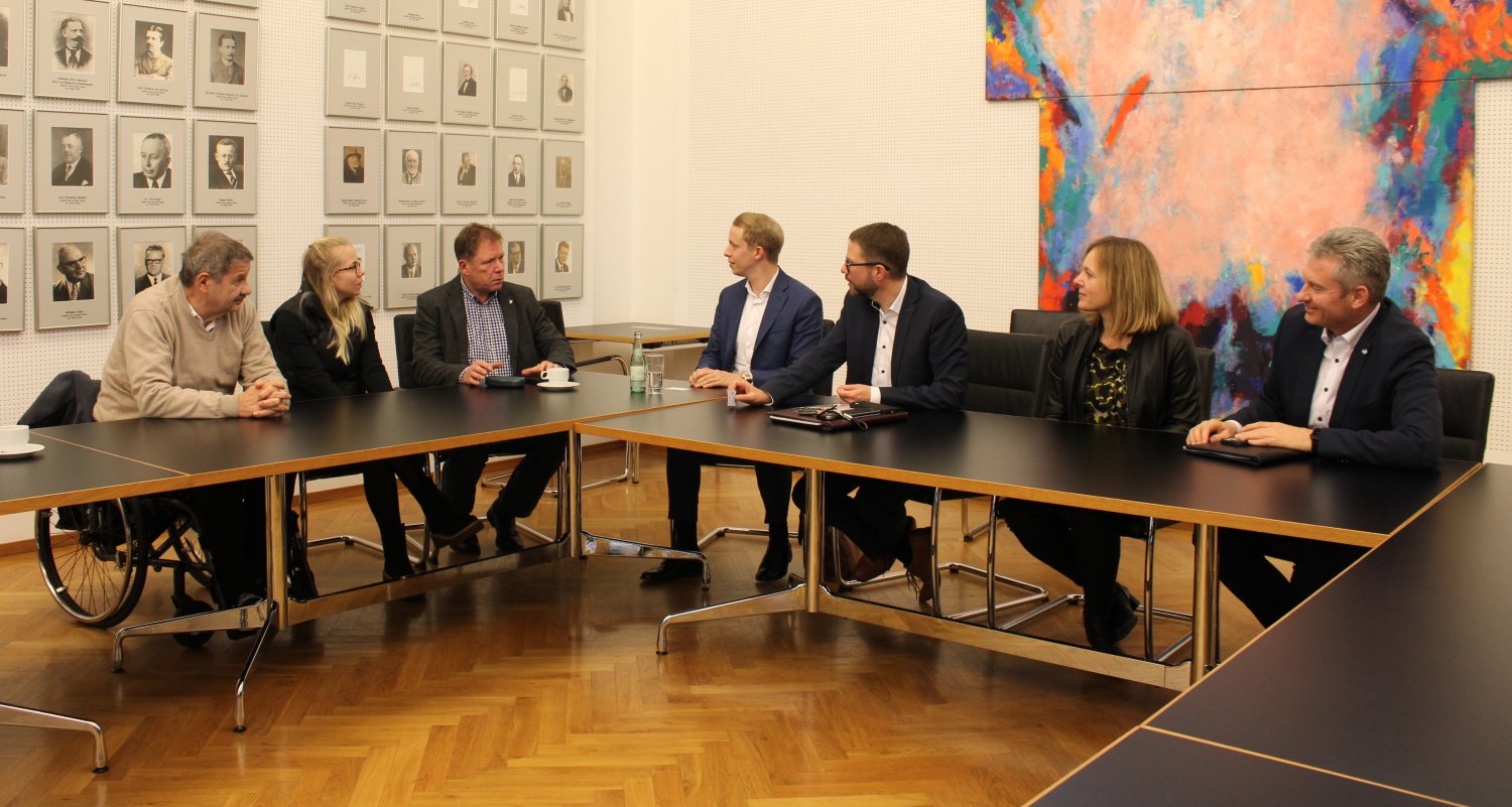 Knut John, der Beauftragte für ländliche Räume des Landes Hessen (Dritter von links), bei seinem Antrittsbesuch im Main-Kinzig-Forum.