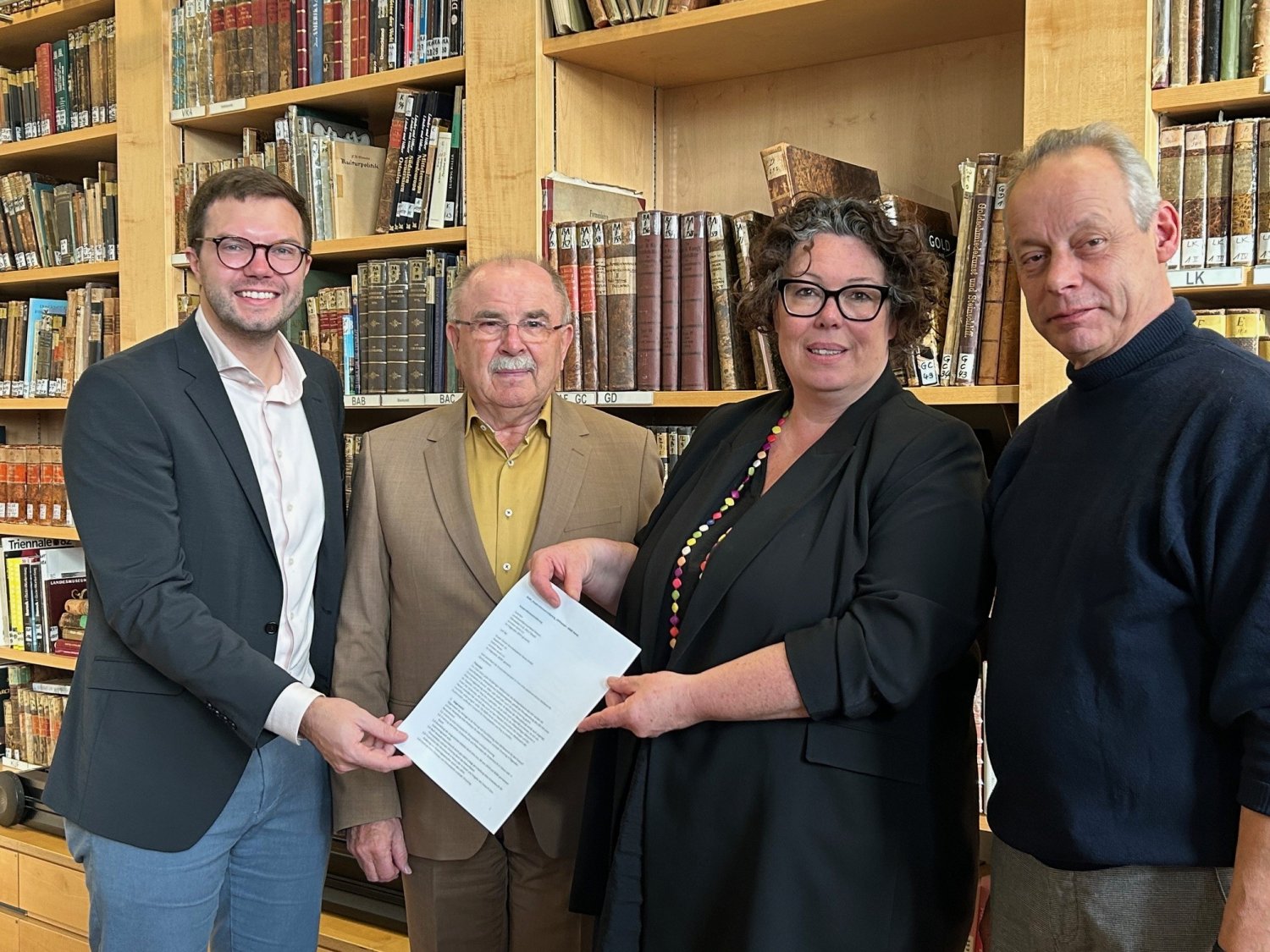 Sie freuen sich, dass der Kooperationsvertrag zwischen dem LWV Hessen und der bgba zur Neugestaltung der Ehrenplaketten und -ringe unterzeichnet werden konnte.