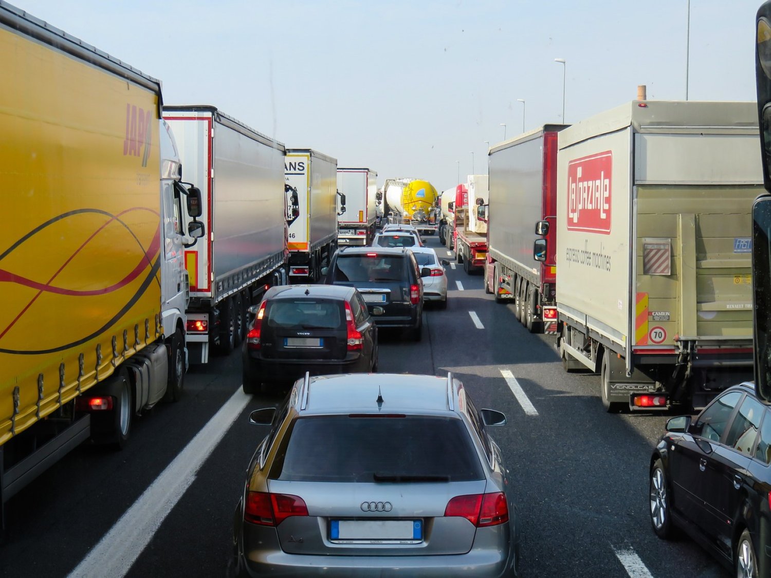 Vor allem ab Freitagnachmittag, 20. Dezember, kann es voll auf den Fernverbindungen und um die Ballungsräume werden.